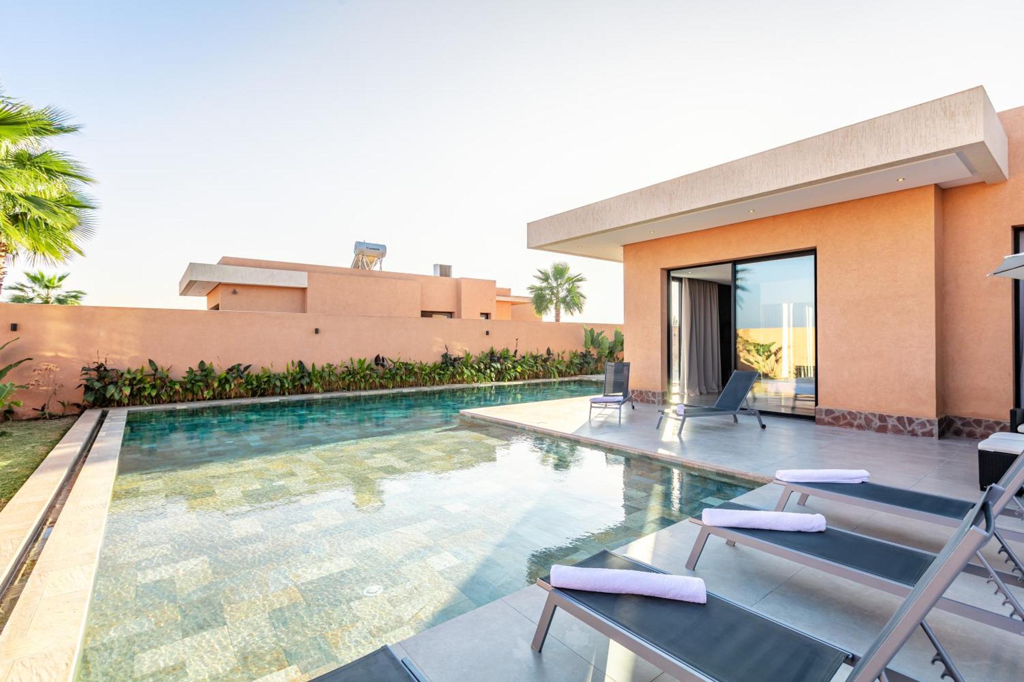 Villa New, La Perle Rouge, Piscine Chauffée, Personels
