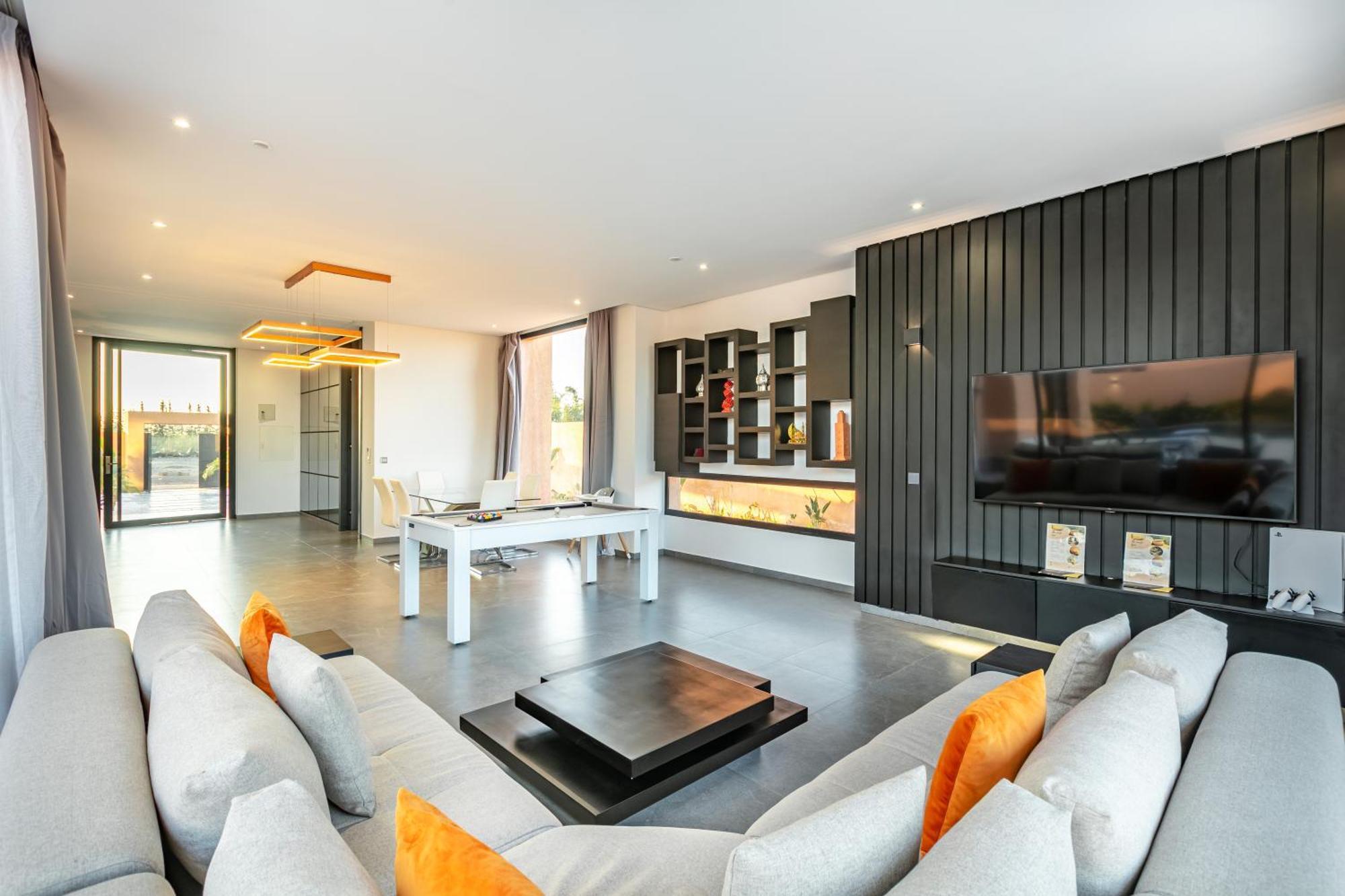 Perle Rouge, Piscine , Cuisiniere, Billard, Playstation5 *