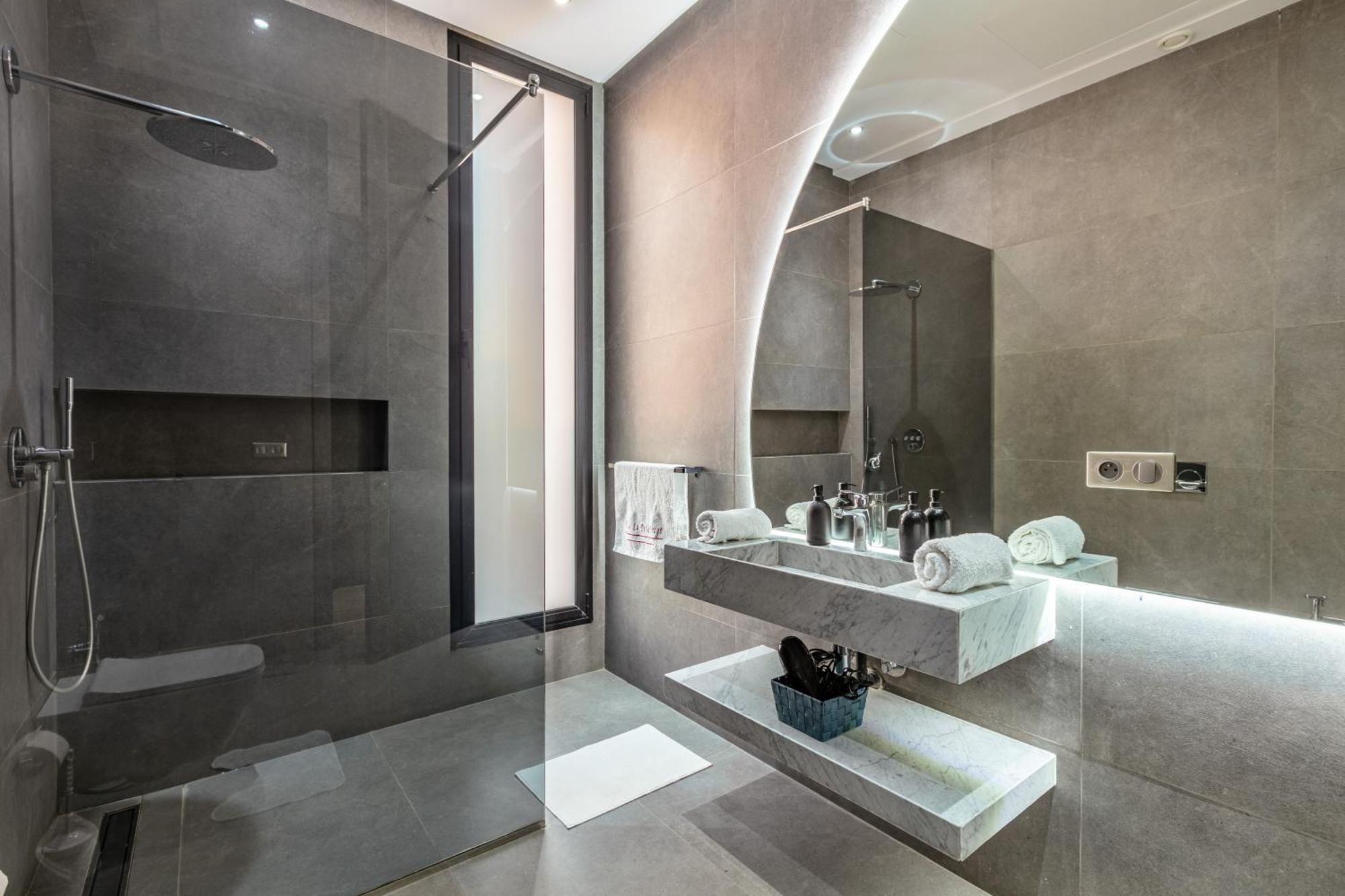 Perle Rouge, Piscine , Cuisiniere, Billard, Playstation5 Villa